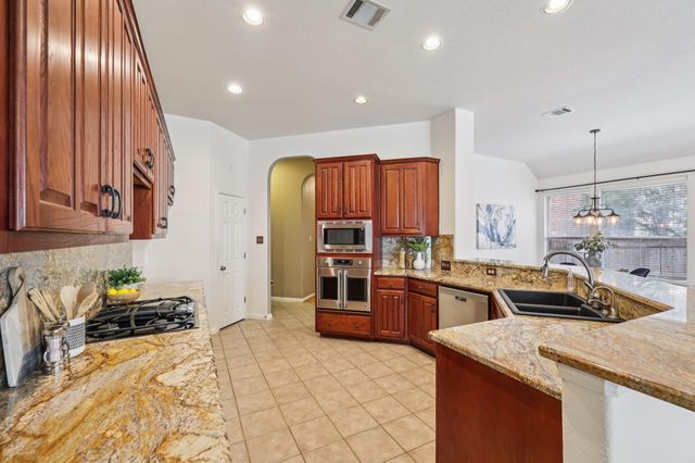 2950 James Parker LN, Round Rock, TX 78665