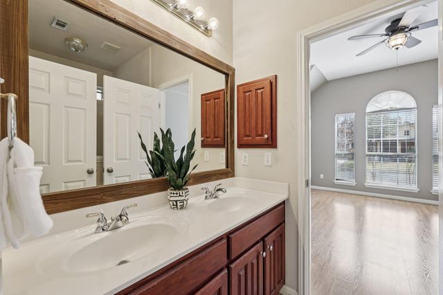 2950 James Parker LN, Round Rock, TX 78665