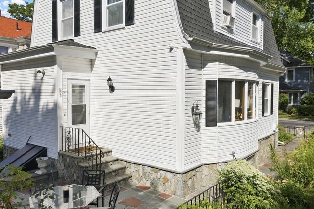 127 Rotch St, New Bedford, MA 02740