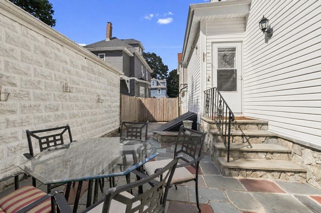 127 Rotch St, New Bedford, MA 02740