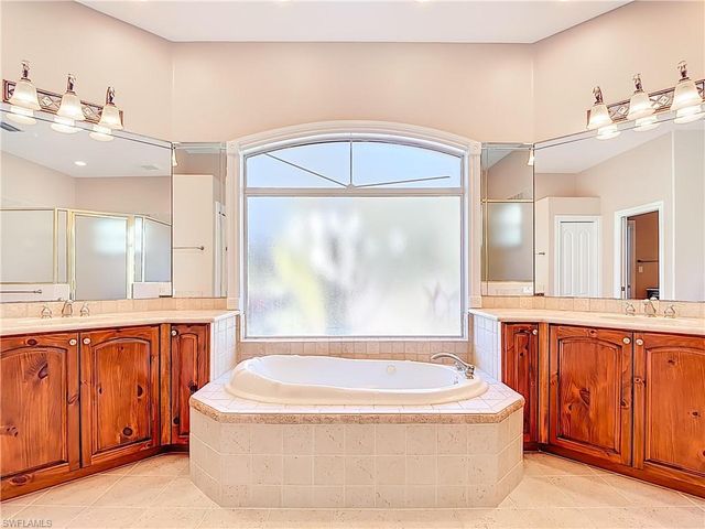 4240 5th AVE SW, Naples, FL 34119