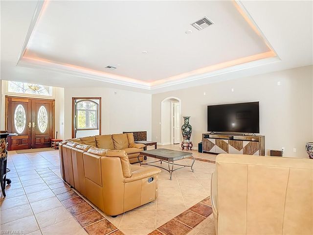 4240 5th AVE SW, Naples, FL 34119