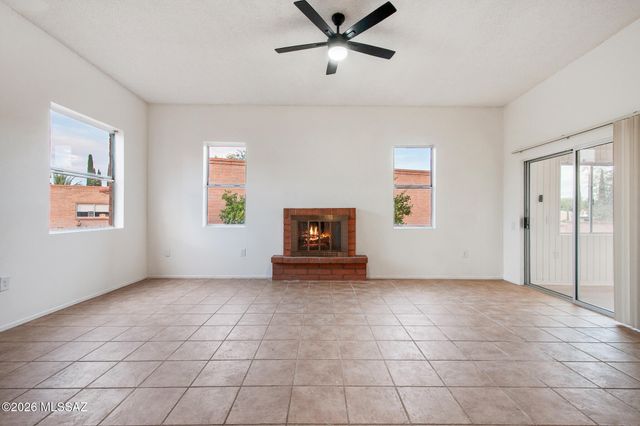 1625 W Calle Hacienda, Green Valley, AZ 85622