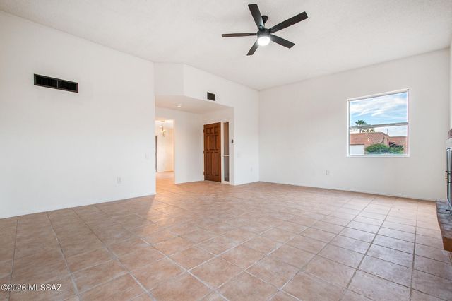 1625 W Calle Hacienda, Green Valley, AZ 85622