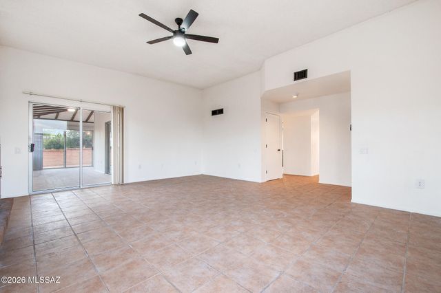 1625 W Calle Hacienda, Green Valley, AZ 85622