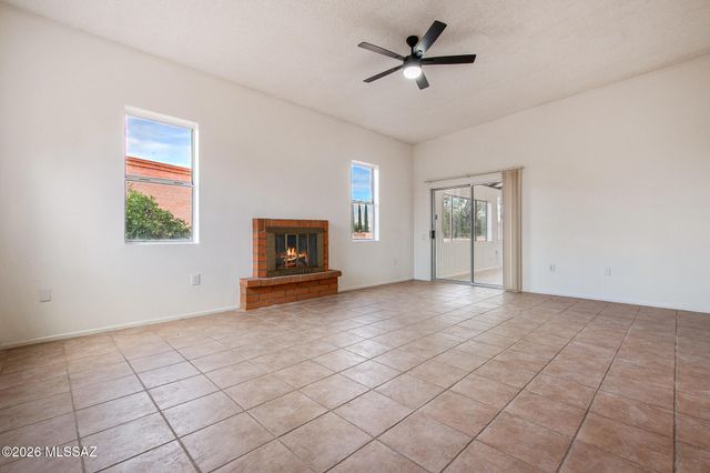 1625 W Calle Hacienda, Green Valley, AZ 85622