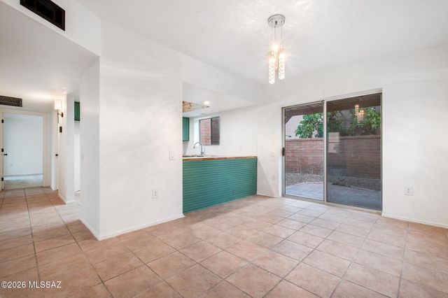 1625 W Calle Hacienda, Green Valley, AZ 85622