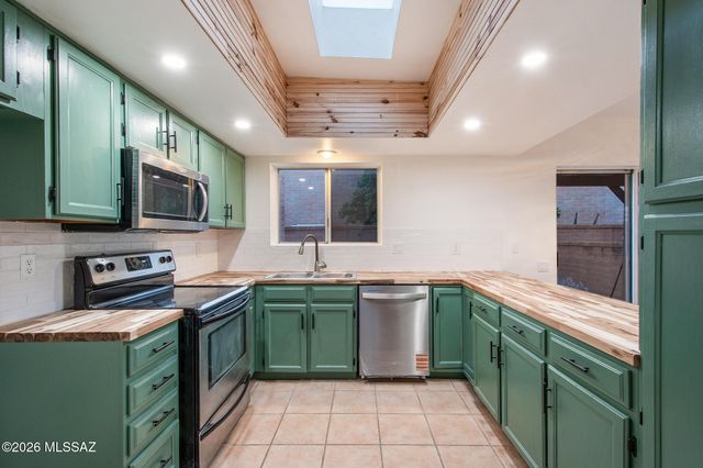 1625 W Calle Hacienda, Green Valley, AZ 85622