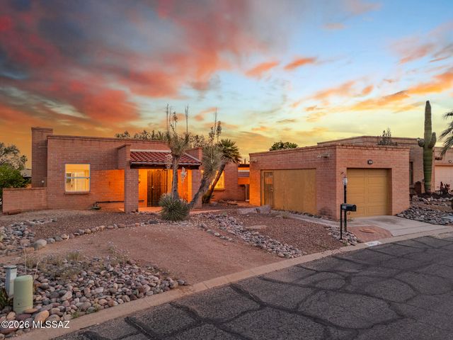 1625 W Calle Hacienda, Green Valley, AZ 85622