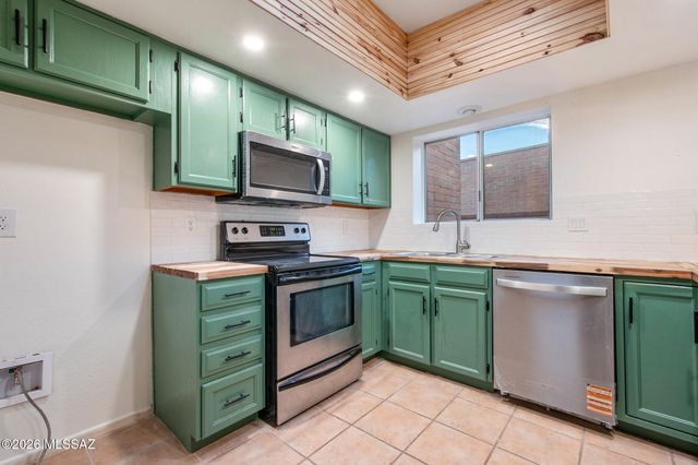 1625 W Calle Hacienda, Green Valley, AZ 85622