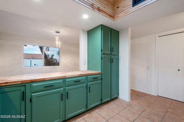 1625 W Calle Hacienda, Green Valley, AZ 85622