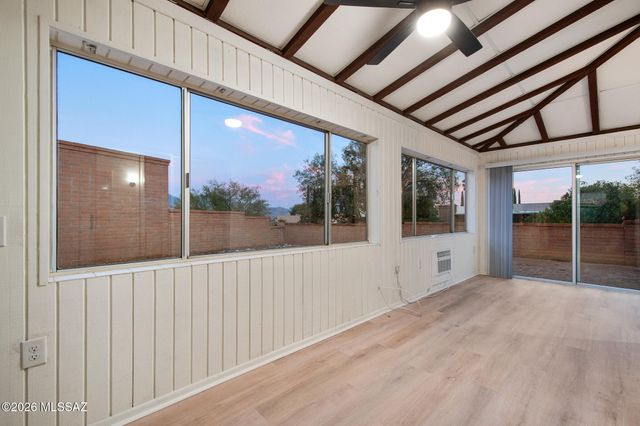 1625 W Calle Hacienda, Green Valley, AZ 85622