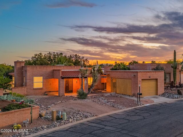 1625 W Calle Hacienda, Green Valley, AZ 85622