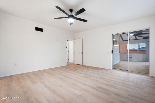1625 W Calle Hacienda, Green Valley, AZ 85622