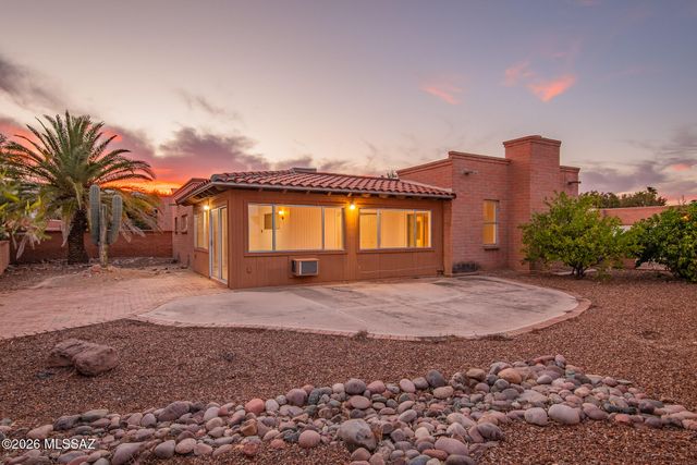 1625 W Calle Hacienda, Green Valley, AZ 85622