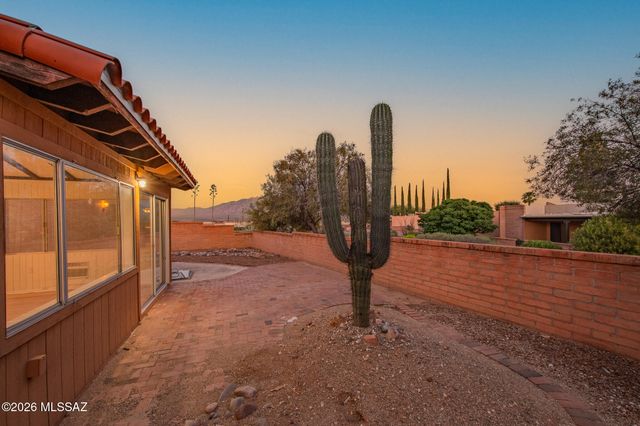 1625 W Calle Hacienda, Green Valley, AZ 85622