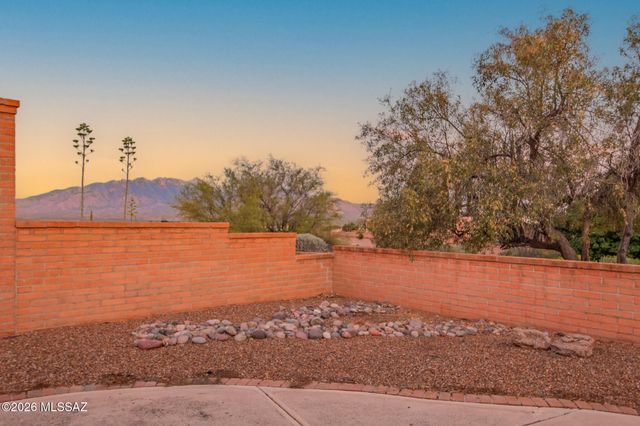 1625 W Calle Hacienda, Green Valley, AZ 85622