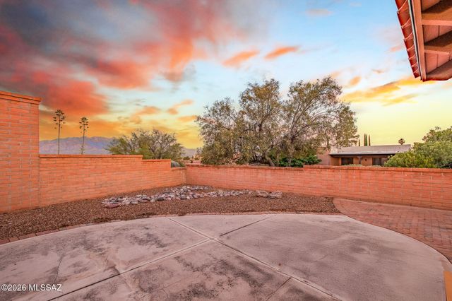1625 W Calle Hacienda, Green Valley, AZ 85622