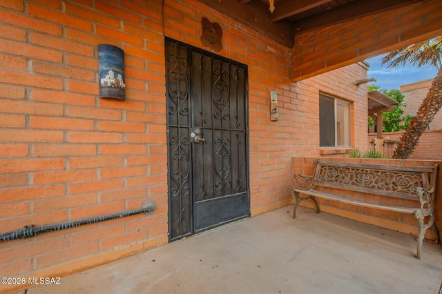 1625 W Calle Hacienda, Green Valley, AZ 85622
