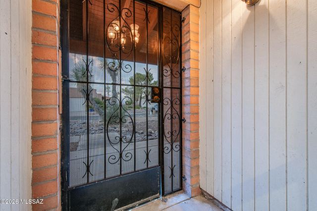 1625 W Calle Hacienda, Green Valley, AZ 85622