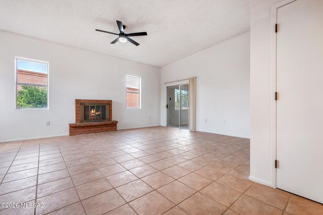 1625 W Calle Hacienda, Green Valley, AZ 85622