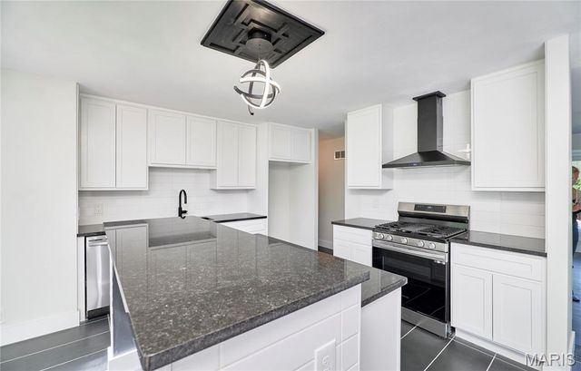 1004 Tempo Drive, Creve Coeur, MO 63146