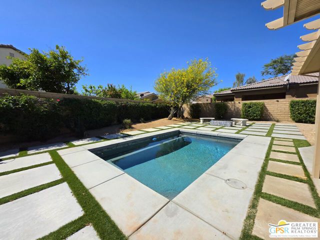 74569 Falcon Lane, Palm Desert, CA 92260