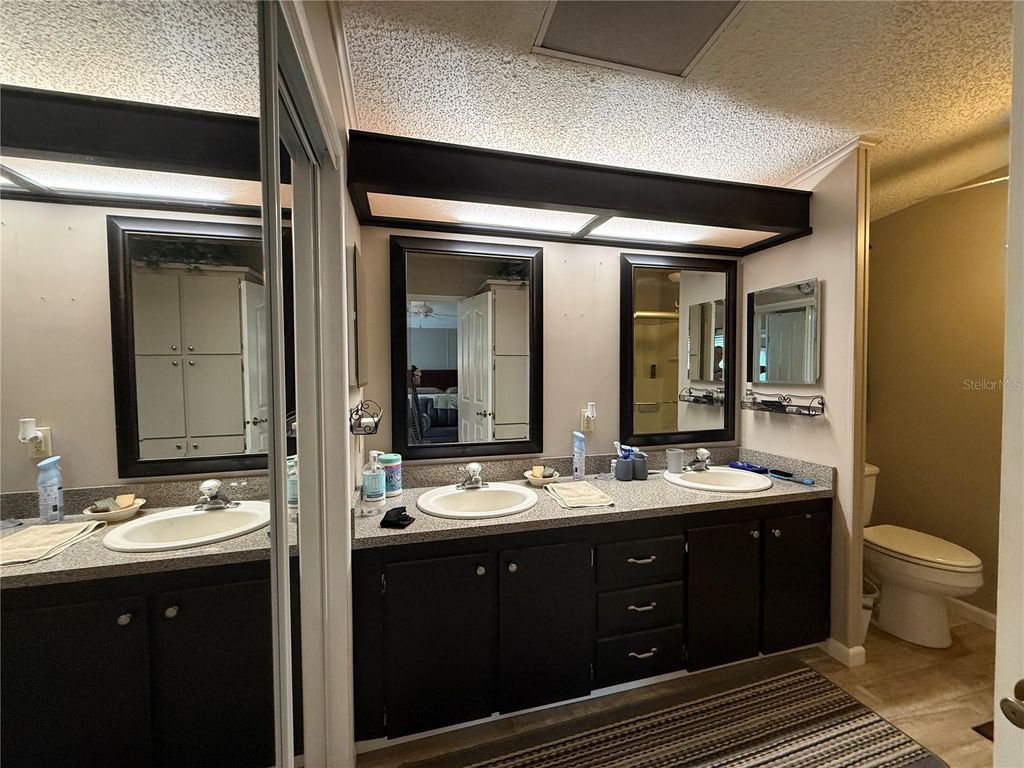 Image 12 of property listing at 807 OAK BOULEVARD, Wildwood, FL 34785