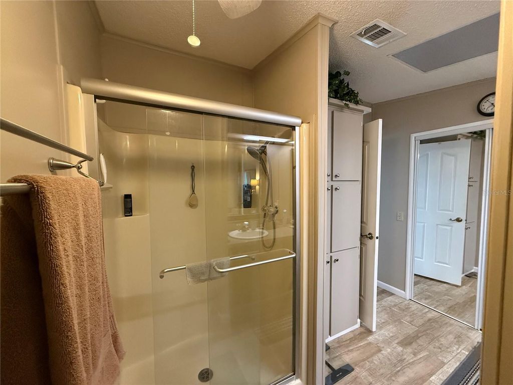 Image 14 of property listing at 807 OAK BOULEVARD, Wildwood, FL 34785