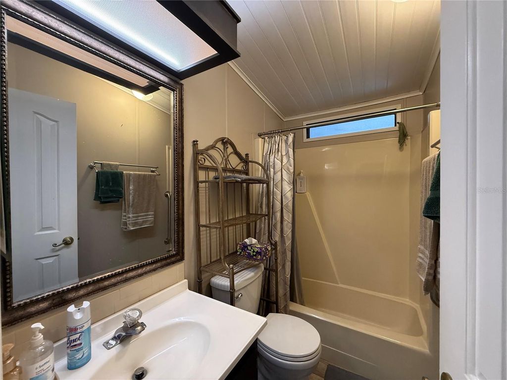 Image 17 of property listing at 807 OAK BOULEVARD, Wildwood, FL 34785