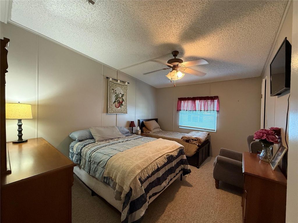 Image 18 of property listing at 807 OAK BOULEVARD, Wildwood, FL 34785