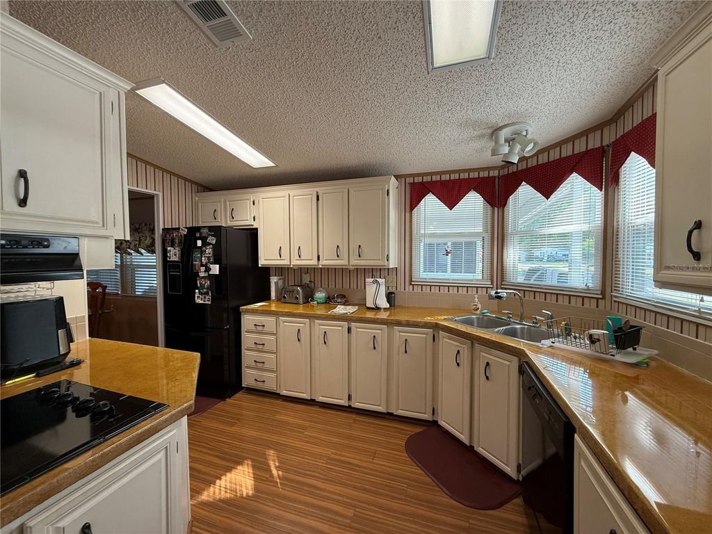 Image 6 of property listing at 807 OAK BOULEVARD, Wildwood, FL 34785