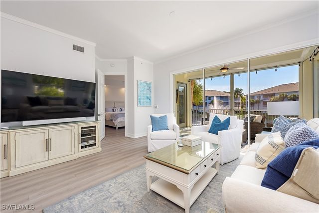 805 Bentwater CIR 104, Naples, FL 34108