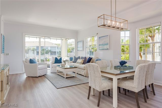 805 Bentwater CIR 104, Naples, FL 34108