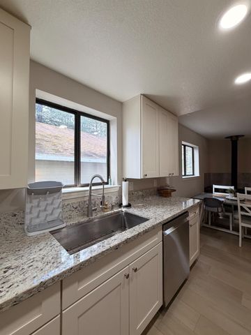 115 Main St, Gold Run, CA 95717