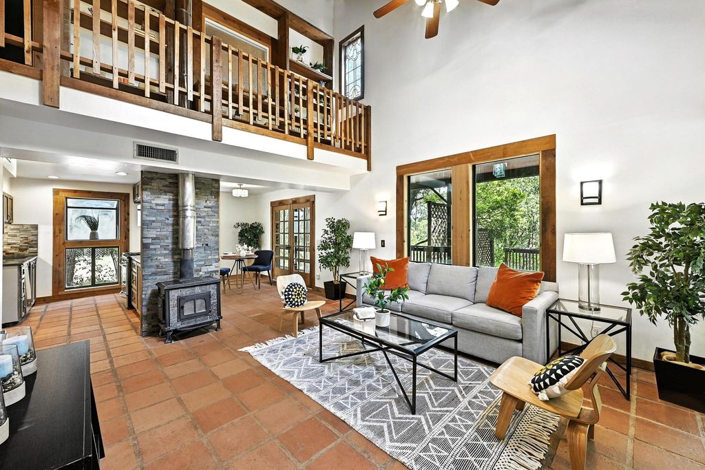 100 N Tumbleweed TRL, Austin, TX 78733