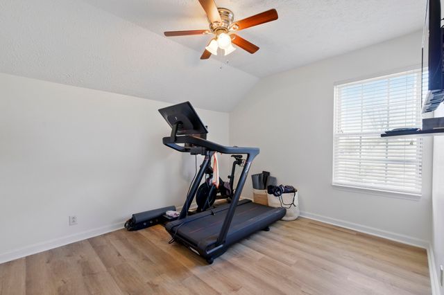 1518 Saint Andrews Dr, Murfreesboro, TN 37128
