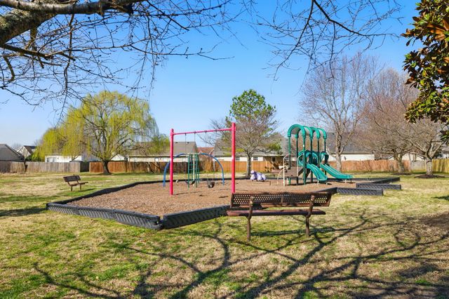 1518 Saint Andrews Dr, Murfreesboro, TN 37128