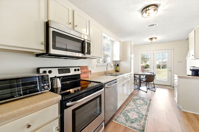 1518 Saint Andrews Dr, Murfreesboro, TN 37128