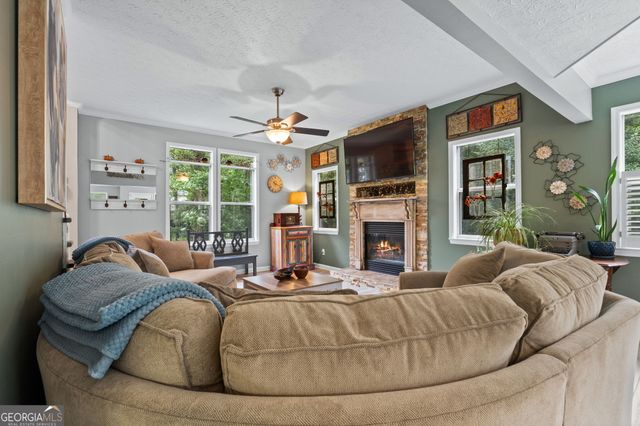 319 Le Paradis Boulevard, Sharpsburg, GA 30277