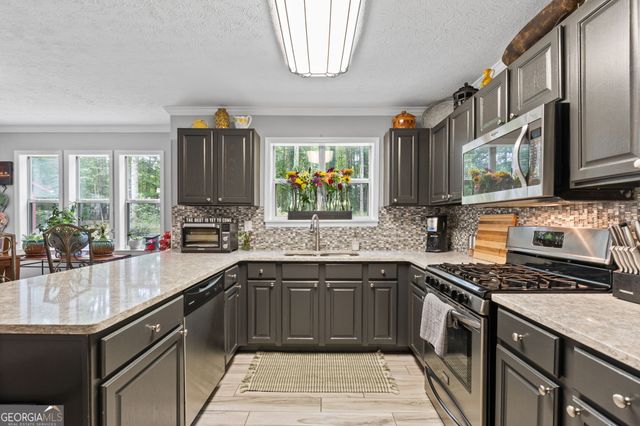 319 Le Paradis Boulevard, Sharpsburg, GA 30277