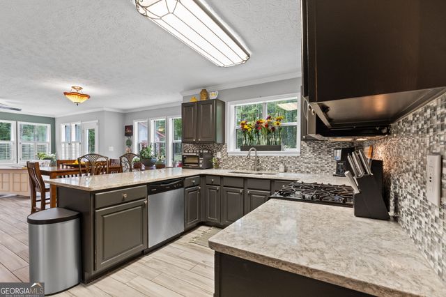 319 Le Paradis Boulevard, Sharpsburg, GA 30277