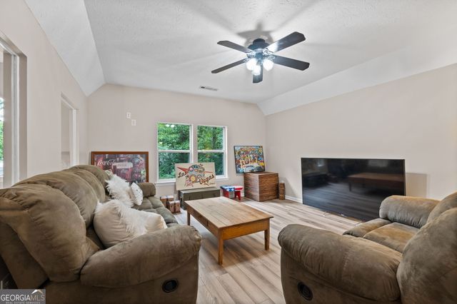 319 Le Paradis Boulevard, Sharpsburg, GA 30277