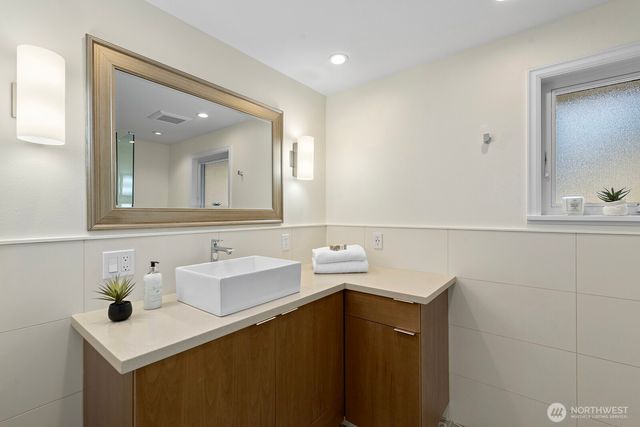 16003 32nd Avenue NE, Lake Forest Park, WA 98155