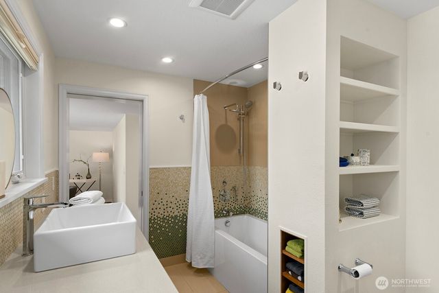 16003 32nd Avenue NE, Lake Forest Park, WA 98155