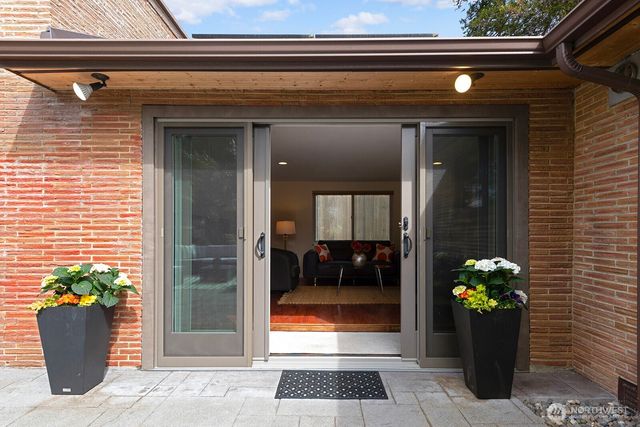 16003 32nd Avenue NE, Lake Forest Park, WA 98155