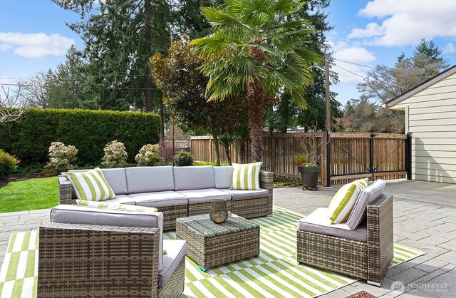 16003 32nd Avenue NE, Lake Forest Park, WA 98155