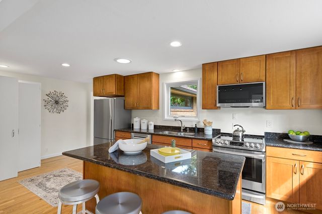 16003 32nd Avenue NE, Lake Forest Park, WA 98155