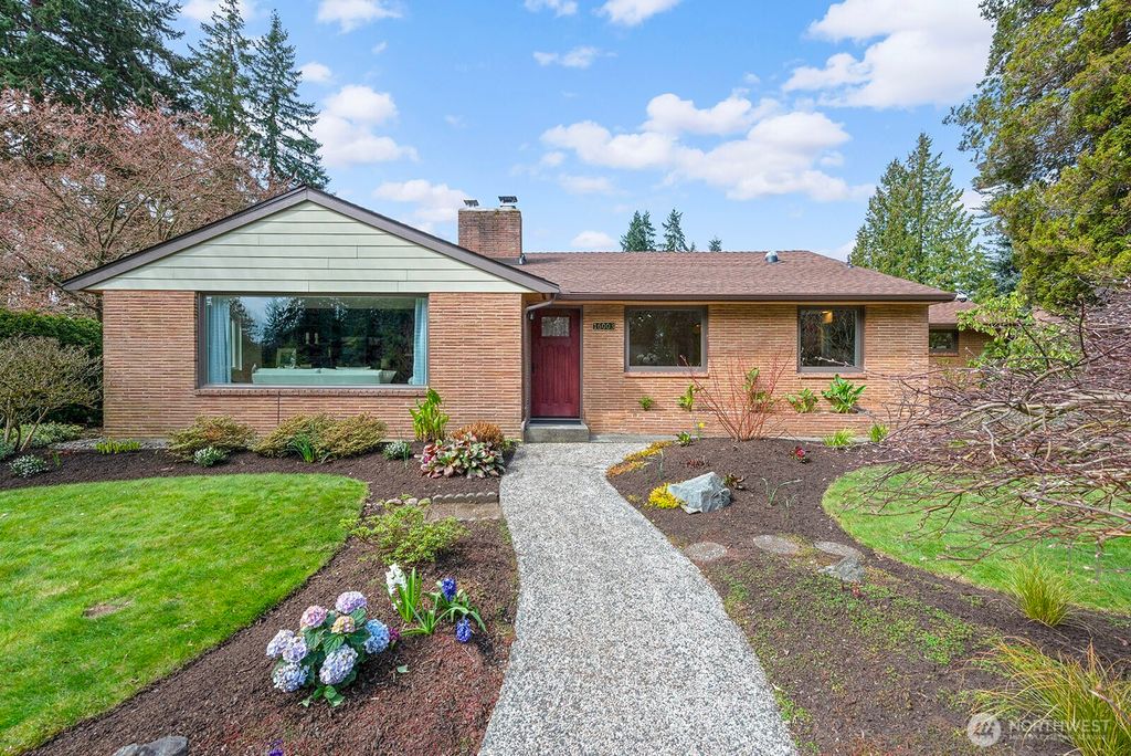 16003 32nd Avenue NE, Lake Forest Park, WA 98155