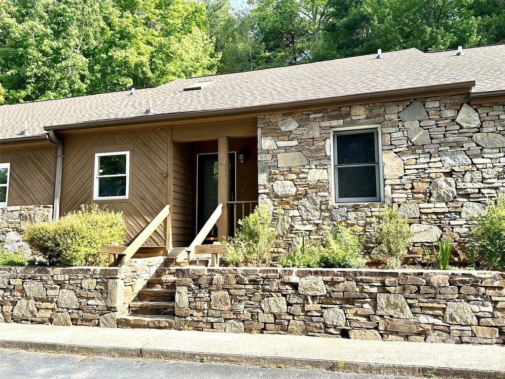 44 Sagebrush Circle, Etowah, NC 28729